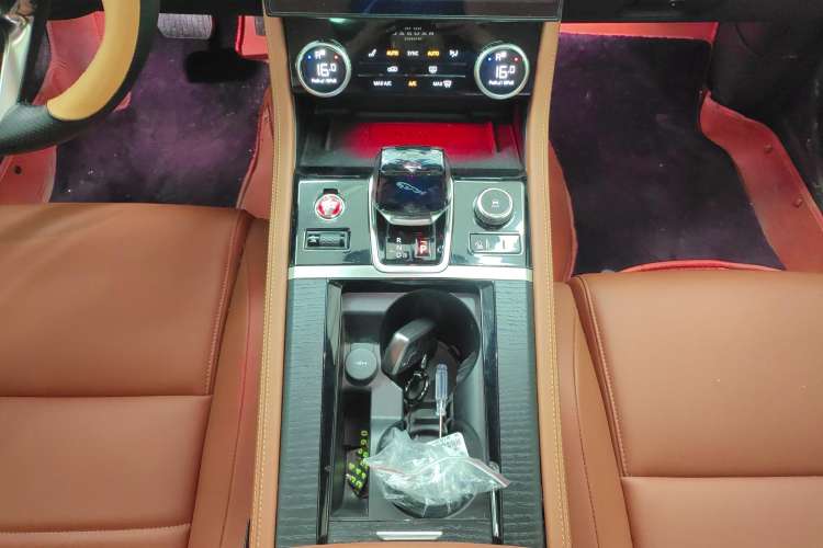 Used Jaguar XFL 2022 XFL 2.0T P250 Two-Wheel-Drive Elite Sport Edition Gear Lever