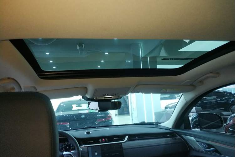 Used Jaguar XFL 2022 XFL 2.0T P200 Two-Wheel-Drive Elite Luxury Edition Headliner