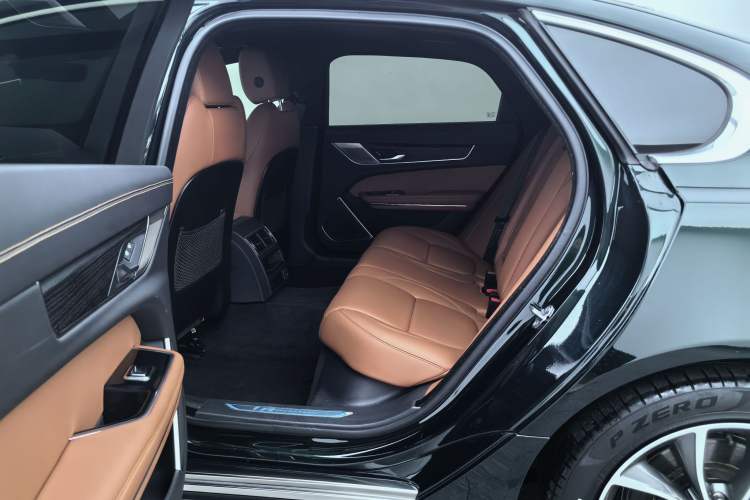 Used Jaguar XFL 2022 XFL 2.0T P250 Two-Wheel-Drive Elite Sport Edition Interior 2