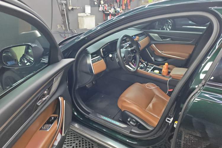 Used Jaguar XFL 2022 XFL 2.0T P300 Four-Wheel-Drive Flagship Sport Edition Interior 3