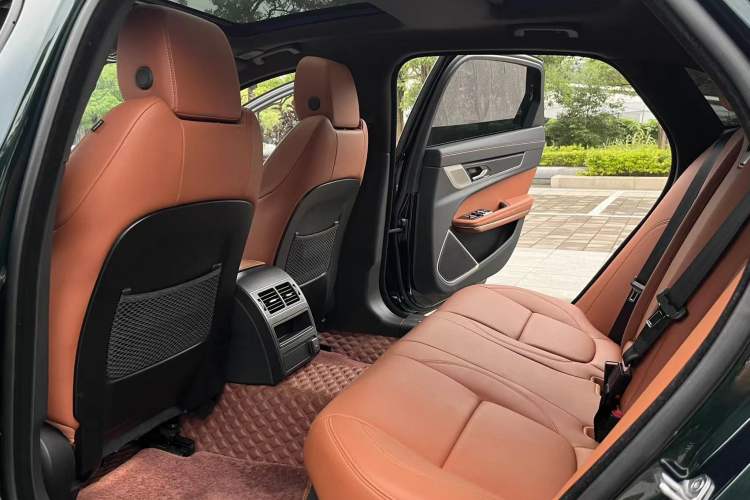 Used Jaguar XFL 2022 XFL 2.0T P250 Two-Wheel-Drive Elite Sport Edition Interior 4