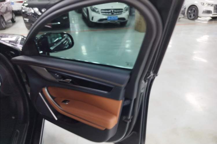 Used Jaguar XFL 2022 XFL 2.0T P250 Two-Wheel-Drive Elite Sport Edition Interior 5