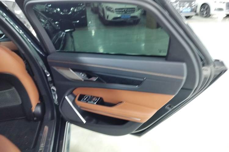 Used Jaguar XFL 2022 XFL 2.0T P250 Two-Wheel-Drive Elite Sport Edition Interior 6
