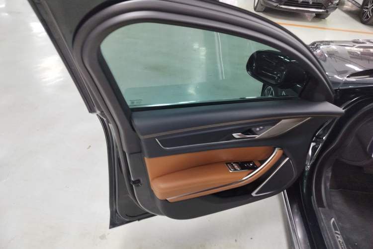 Used Jaguar XFL 2022 XFL 2.0T P250 Two-Wheel-Drive Elite Sport Edition Interior 7