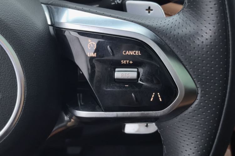 Used Jaguar XFL 2022 XFL 2.0T P250 Two-Wheel-Drive Elite Sport Edition Interior 7