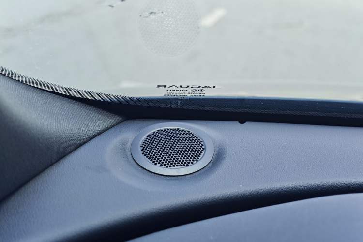 Used Jaguar XFL 2022 XFL 2.0T P250 Two-Wheel-Drive Elite Sport Edition Interior 8