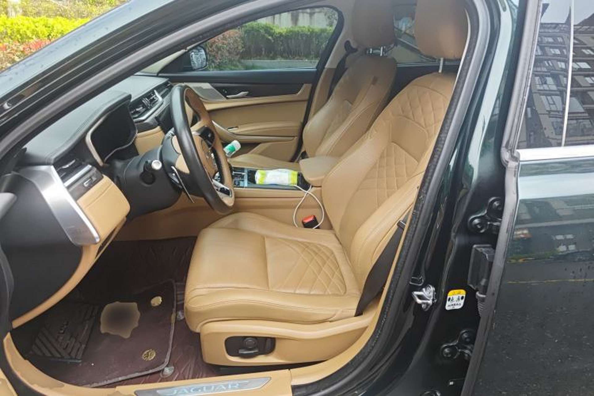 Used Jaguar XFL 2022 XFL 2.0T P250 Two-Wheel-Drive Prestige Luxury Edition Left Front Seat