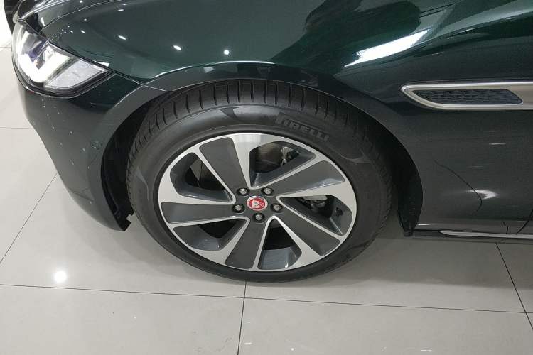 Used Jaguar XFL 2022 XFL 2.0T P200 Two-Wheel-Drive Elite Luxury Edition Left Front Wheel Hub