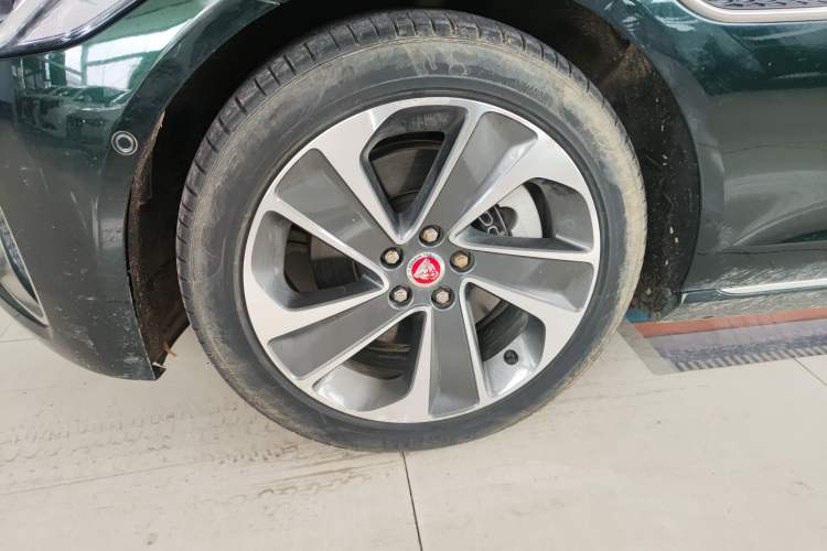 Used Jaguar XFL 2022 XFL 2.0T P200 Two-Wheel-Drive Elite Luxury Edition Left Front Wheel Hub