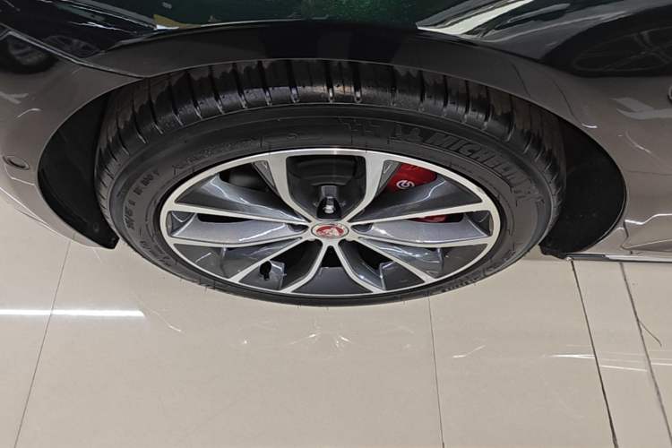 Used Jaguar XFL 2022 XFL 2.0T P250 Two-Wheel-Drive Elite Sport Edition Left Front Wheel Hub