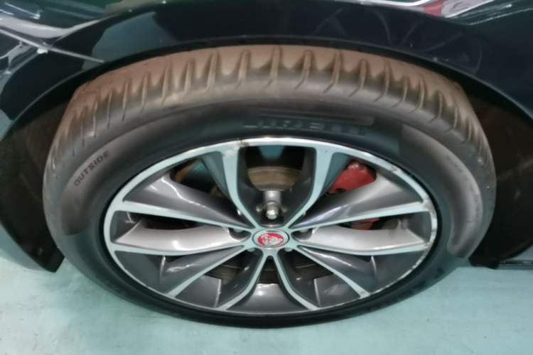 Used Jaguar XFL 2022 XFL 2.0T P250 Two-Wheel-Drive Elite Sport Edition Left Front Wheel Hub