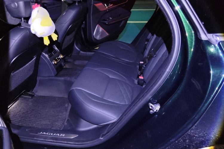 Used Jaguar XFL 2022 XFL 2.0T P250 Two-Wheel-Drive Prestige Luxury Edition Left Rear Seat