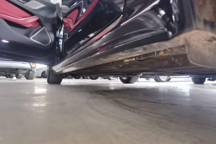 Used Jaguar XFL 2022 XFL 2.0T P250 Two-Wheel-Drive Elite Sport Edition Left Side Sill