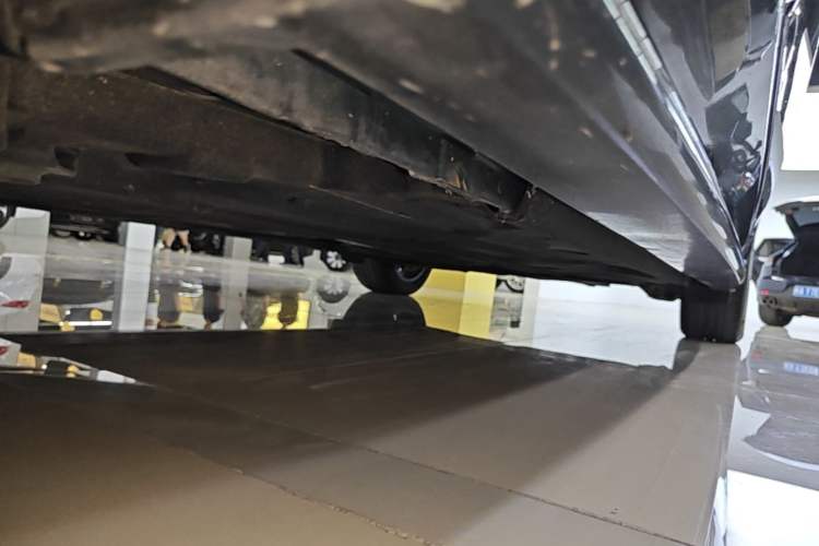 Used Jaguar XFL 2022 XFL 2.0T P250 Two-Wheel-Drive Elite Sport Edition Left Side Sill