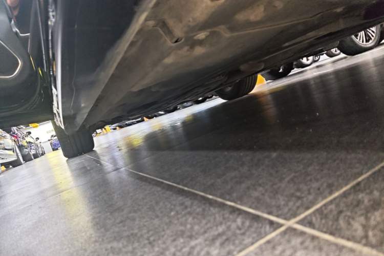 Used Jaguar XFL 2022 XFL 2.0T P250 Two-Wheel-Drive Elite Sport Edition Left Side Sill
