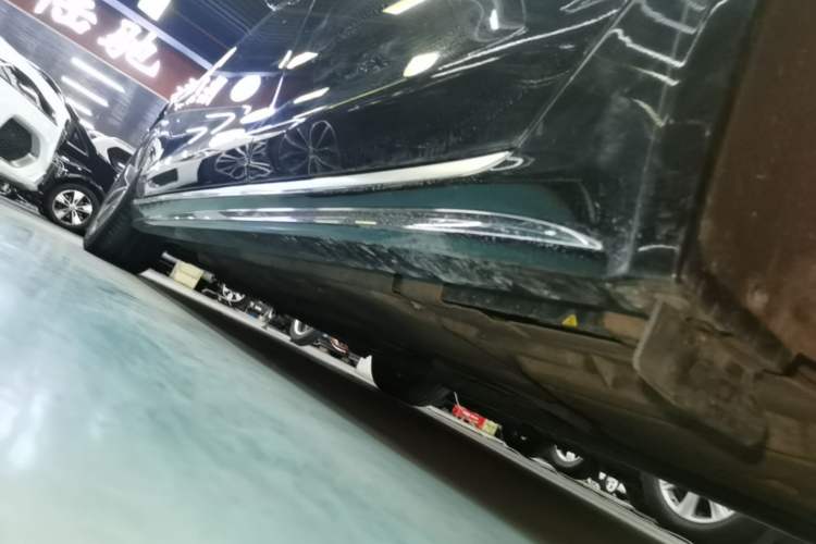 Used Jaguar XFL 2022 XFL 2.0T P250 Two-Wheel-Drive Elite Sport Edition Left Side Sill