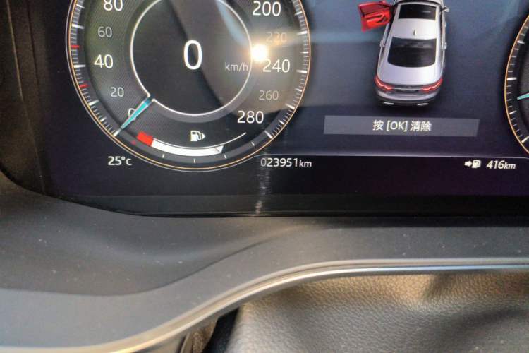Used Jaguar XFL 2022 XFL 2.0T P200 Two-Wheel-Drive Elite Luxury Edition Odometer Close Up