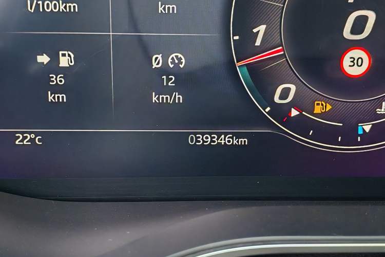 Used Jaguar XFL 2022 XFL 2.0T P200 Two-Wheel-Drive Elite Luxury Edition Odometer Close Up