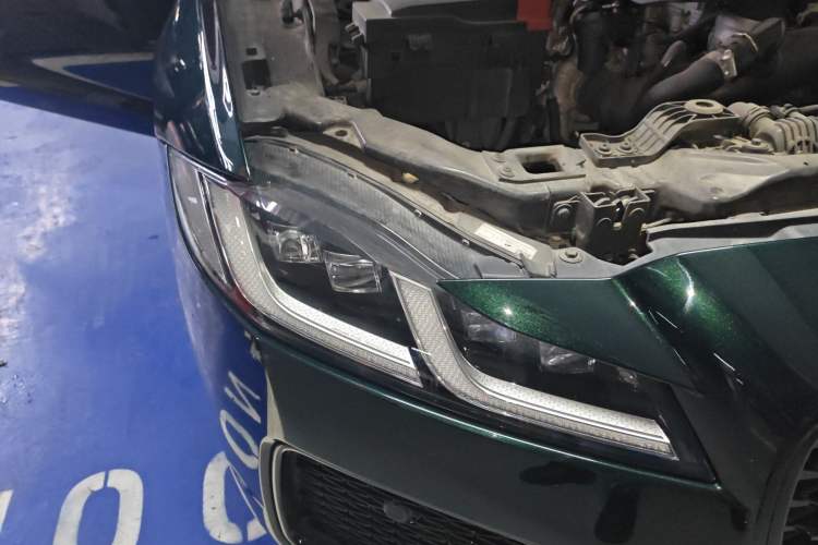 Used Jaguar XFL 2022 XFL 2.0T P300 Four-Wheel-Drive Flagship Sport Edition Right Front Headlight