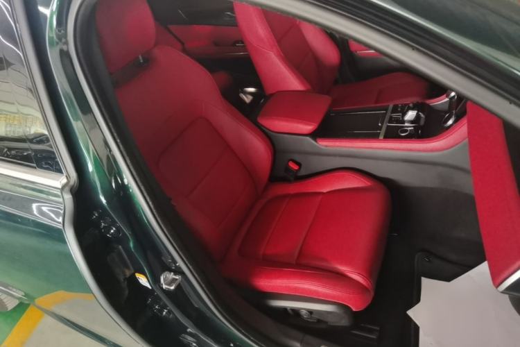 Used Jaguar XFL 2022 XFL 2.0T P250 Two-Wheel-Drive Elite Sport Edition Right Front Seat