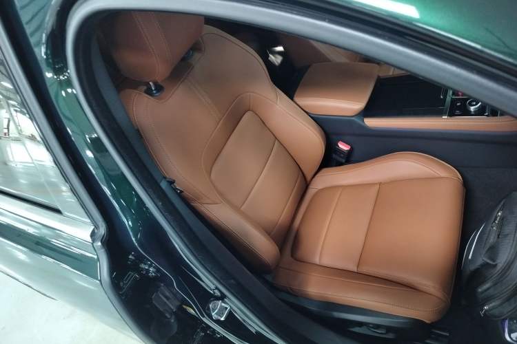 Used Jaguar XFL 2022 XFL 2.0T P250 Two-Wheel-Drive Elite Sport Edition Right Front Seat
