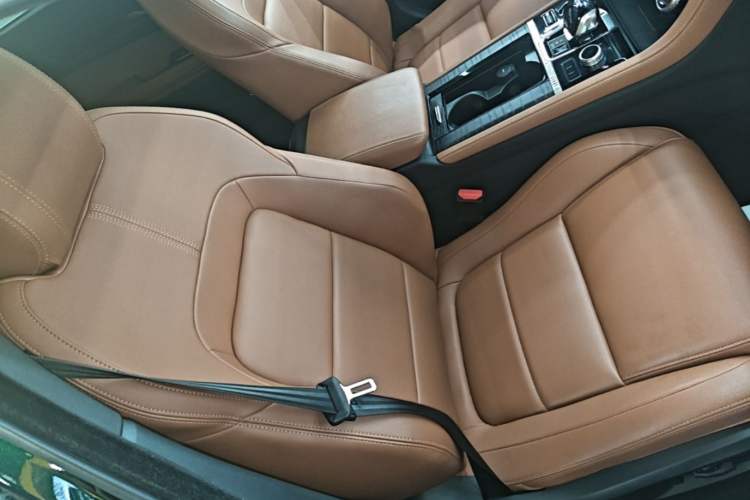 Used Jaguar XFL 2022 XFL 2.0T P250 Two-Wheel-Drive Elite Sport Edition Right Front Seat
