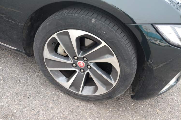 Used Jaguar XFL 2022 XFL 2.0T P200 Two-Wheel-Drive Elite Luxury Edition Right Front Wheel Hub
