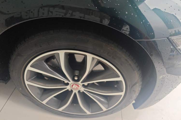 Used Jaguar XFL 2022 XFL 2.0T P250 Two-Wheel-Drive Elite Sport Edition Right Front Wheel Hub