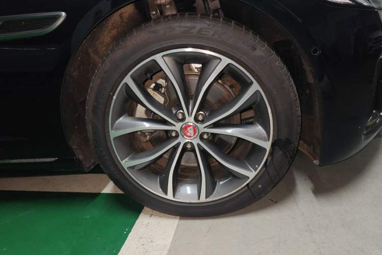 Used Jaguar XFL 2022 XFL 2.0T P250 Two-Wheel-Drive Elite Sport Edition Right Front Wheel Hub