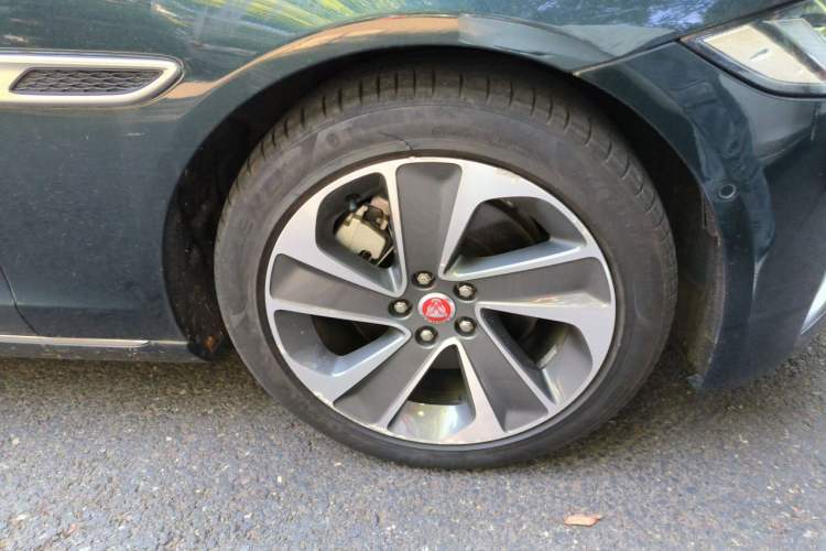 Used Jaguar XFL 2022 XFL 2.0T P200 Two-Wheel-Drive Elite Luxury Edition Right Front Wheel Hub
