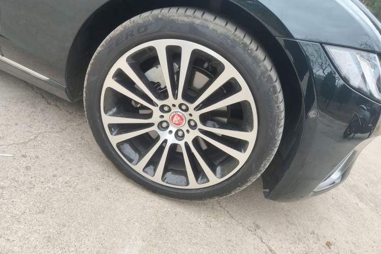 Used Jaguar XFL 2022 XFL 2.0T P250 Two-Wheel-Drive Prestige Luxury Edition Right Front Wheel Hub