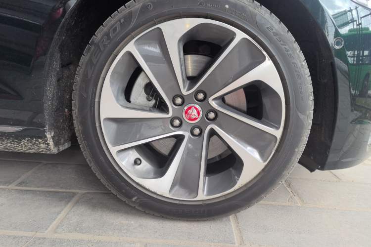 Used Jaguar XFL 2022 XFL 2.0T P200 Two-Wheel-Drive Elite Luxury Edition Right Front Wheel Hub