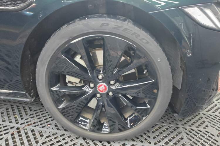 Used Jaguar XFL 2022 XFL 2.0T P300 Four-Wheel-Drive Flagship Sport Edition Right Front Wheel Hub