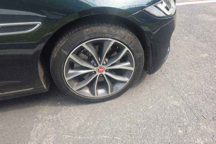 Used Jaguar XFL 2022 XFL 2.0T P250 Two-Wheel-Drive Elite Sport Edition Right Front Wheel Hub