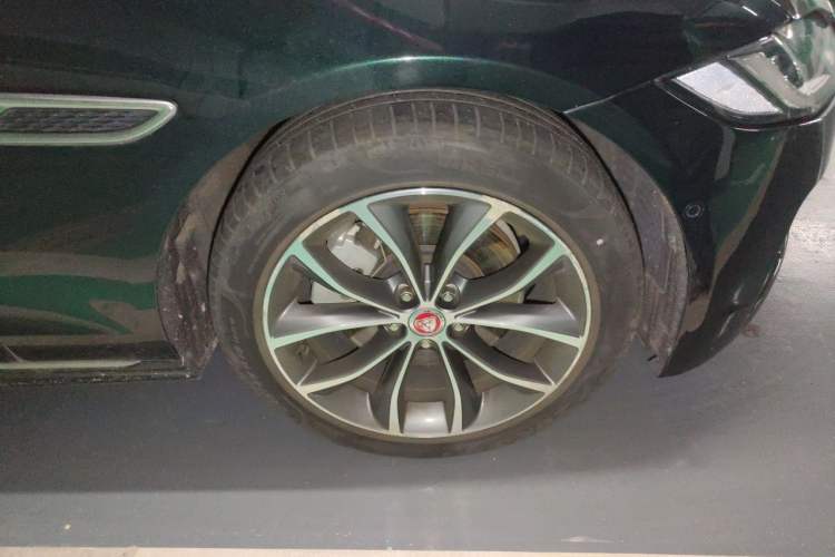 Used Jaguar XFL 2022 XFL 2.0T P250 Two-Wheel-Drive Elite Sport Edition Right Front Wheel Hub