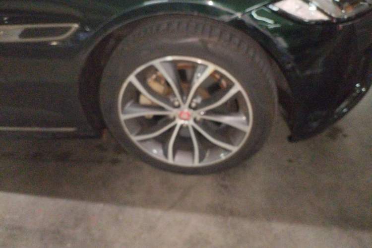 Used Jaguar XFL 2022 XFL 2.0T P250 Two-Wheel-Drive Elite Sport Edition Right Front Wheel Hub