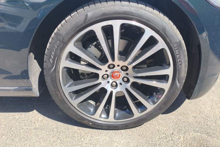 Used Jaguar XFL 2022 XFL 2.0T P250 Two-Wheel-Drive Prestige Luxury Edition Right Front Wheel Hub