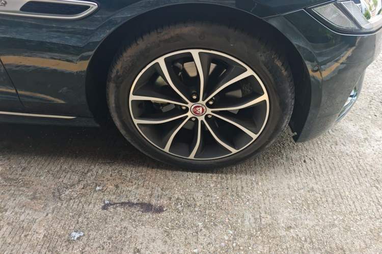 Used Jaguar XFL 2022 XFL 2.0T P250 Two-Wheel-Drive Elite Sport Edition Right Front Wheel Hub