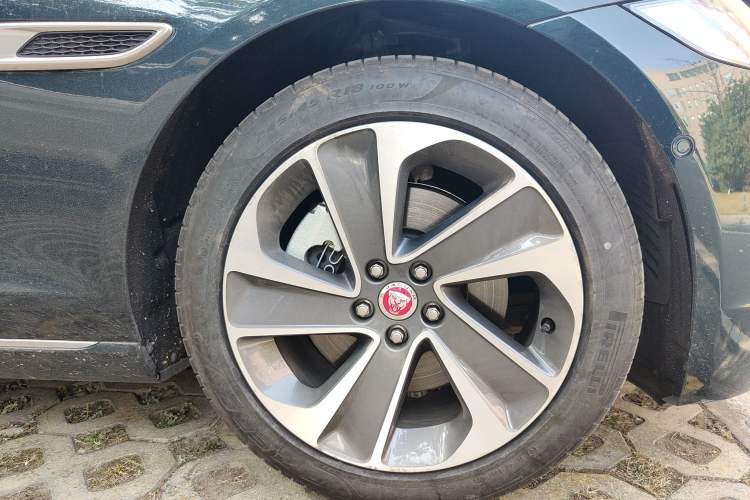 Used Jaguar XFL 2022 XFL 2.0T P200 Two-Wheel-Drive Elite Luxury Edition Right Front Wheel Hub