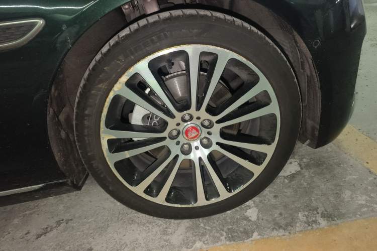 Used Jaguar XFL 2022 XFL 2.0T P250 Two-Wheel-Drive Prestige Luxury Edition Right Front Wheel Hub