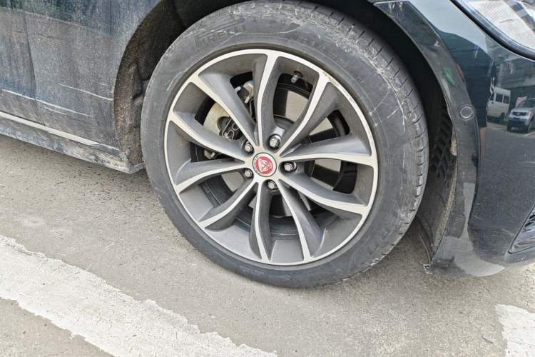 Used Jaguar XFL 2022 XFL 2.0T P250 Two-Wheel-Drive Elite Sport Edition Right Front Wheel Hub