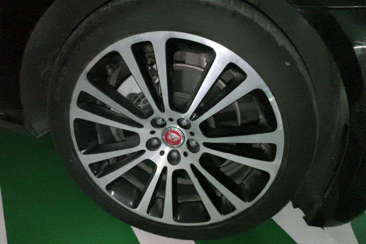 Used Jaguar XFL 2022 XFL 2.0T P250 Two-Wheel-Drive Prestige Luxury Edition Right Front Wheel Hub