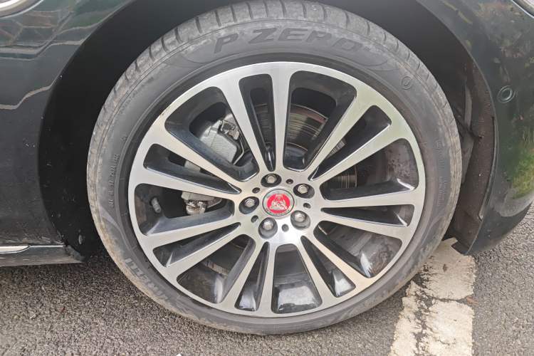 Used Jaguar XFL 2022 XFL 2.0T P250 Two-Wheel-Drive Prestige Luxury Edition Right Front Wheel Hub