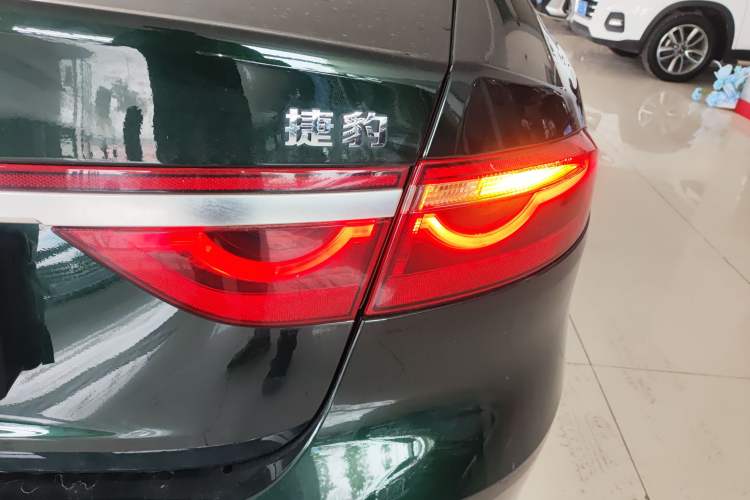Used Jaguar XFL 2022 XFL 2.0T P200 Two-Wheel-Drive Elite Luxury Edition Right Rear Taillight