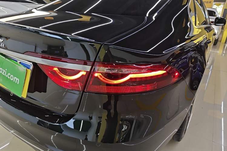 Used Jaguar XFL 2022 XFL 2.0T P250 Two-Wheel-Drive Elite Sport Edition Right Rear Taillight