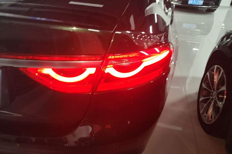 Used Jaguar XFL 2022 XFL 2.0T P200 Two-Wheel-Drive Elite Luxury Edition Right Rear Taillight