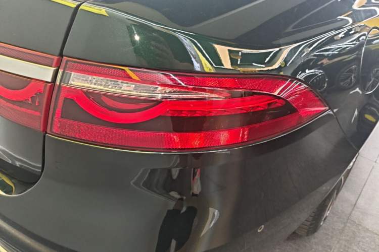 Used Jaguar XFL 2022 XFL 2.0T P250 Two-Wheel-Drive Elite Sport Edition Right Rear Taillight
