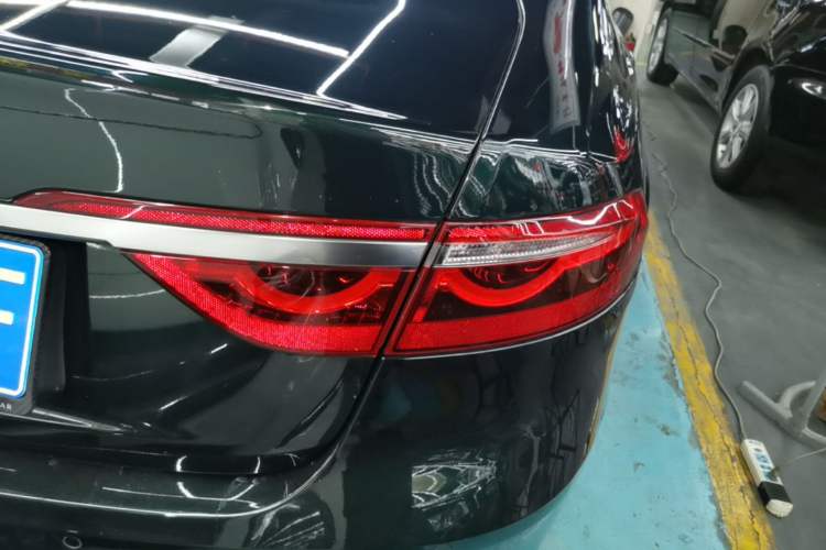 Used Jaguar XFL 2022 XFL 2.0T P250 Two-Wheel-Drive Elite Sport Edition Right Rear Taillight