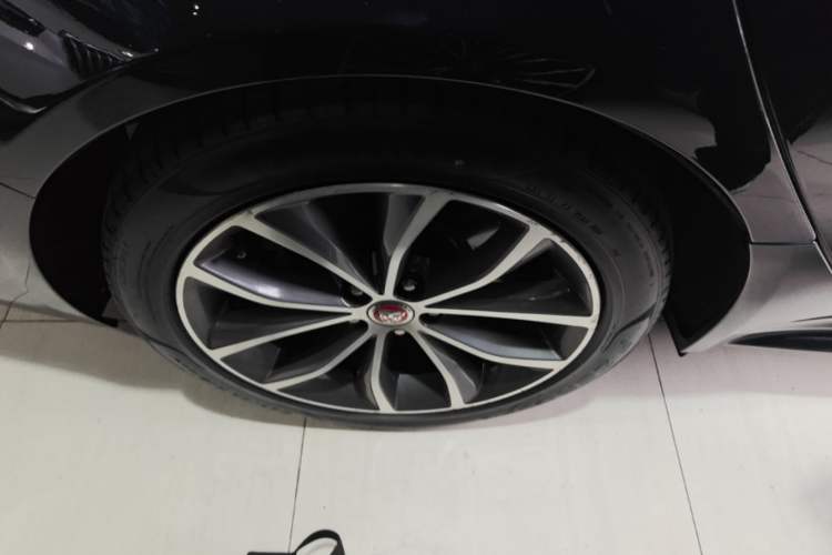 Used Jaguar XFL 2022 XFL 2.0T P250 Two-Wheel-Drive Elite Sport Edition Right Rear Wheel Hub