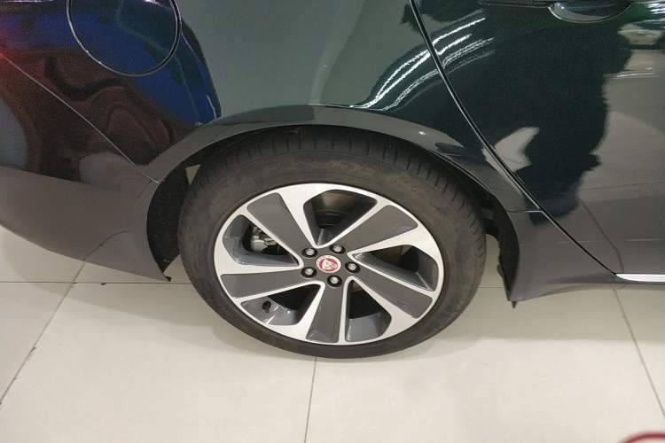 Used Jaguar XFL 2022 XFL 2.0T P200 Two-Wheel-Drive Elite Luxury Edition Right Rear Wheel Hub